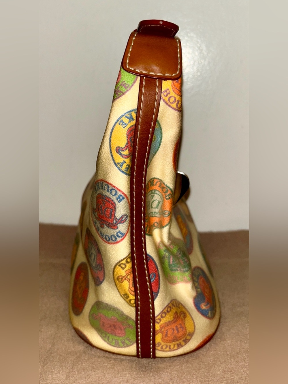 Dooney & Bourke Coated Canvas Medallion Hobo Bag. Y2K - Picture 3 of 8